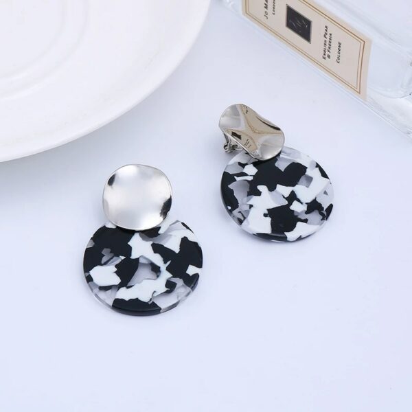 Boucles-d-oreilles-Clip-pour-femmes-en-ac-tate-rondes-sans-trou-en-resine-acrylique-noir-et-blanc